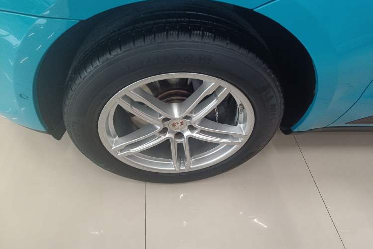 Used Porsche Macan 2022 Macan 2.0T Left Front Wheel Hub
