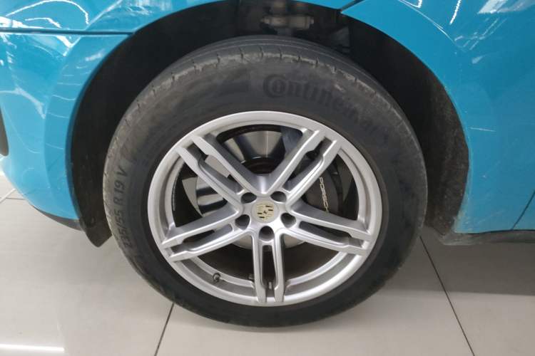 Used Porsche Macan 2022 Macan 2.0T Left Front Wheel Hub