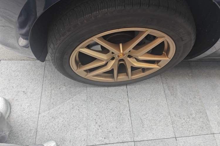 Used Porsche Macan 2022 Macan 2.0T Left Front Wheel Hub