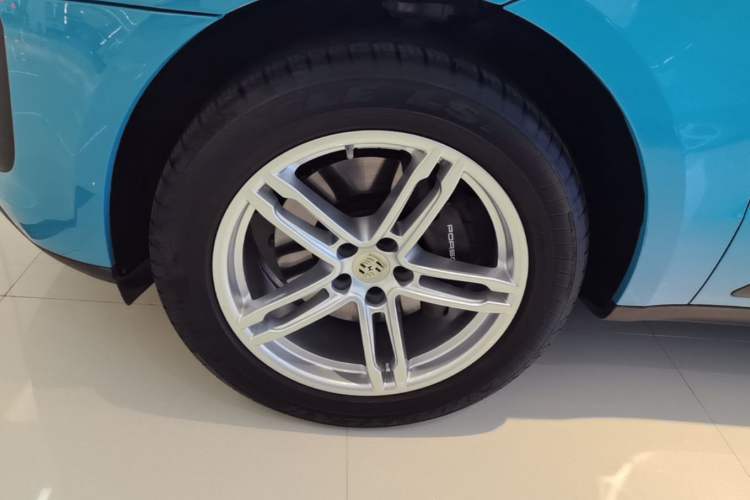 Used Porsche Macan 2022 Macan 2.0T Left Front Wheel Hub