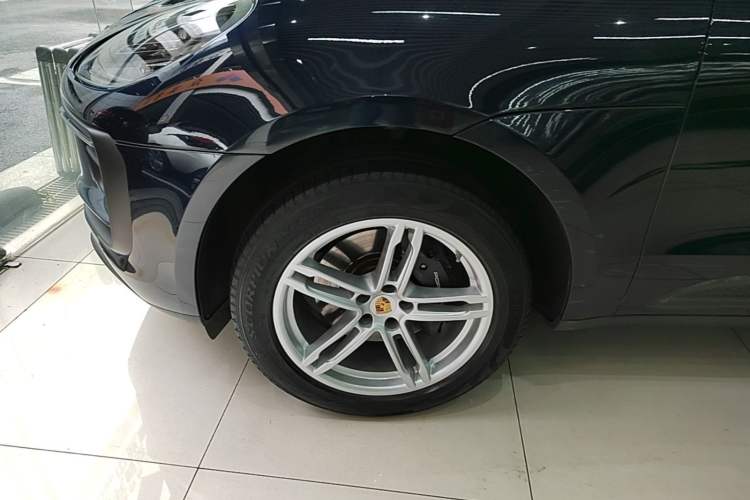 Used Porsche Macan 2022 Macan 2.0T Left Front Wheel Hub