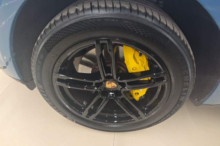 Used Porsche Macan 2022 Macan 2.0T Left Front Wheel Hub