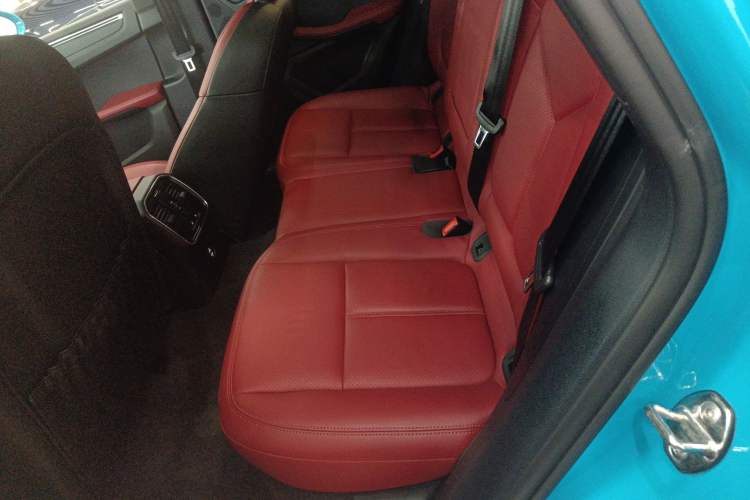 Used Porsche Macan 2022 Macan 2.0T Left Rear Seat