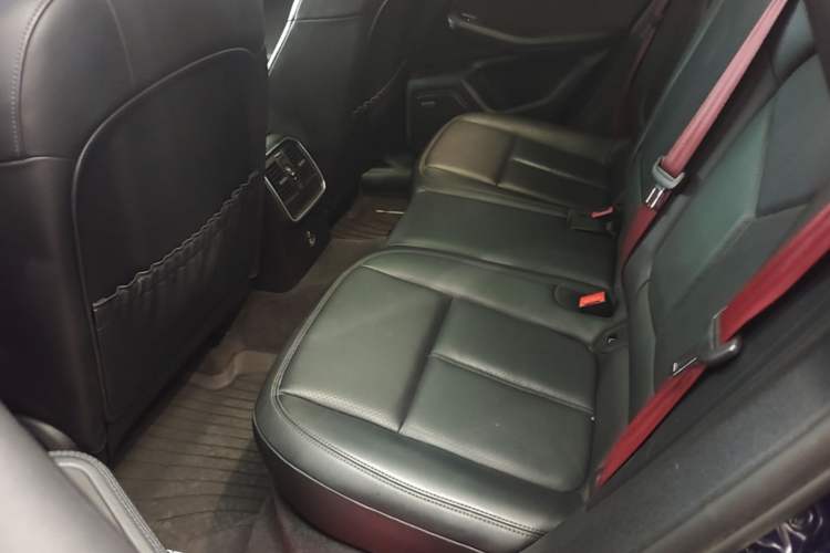Used Porsche Macan 2022 Macan 2.0T Left Rear Seat