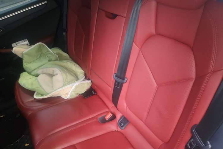 Used Porsche Macan 2022 Macan 2.0T Left Rear Seat