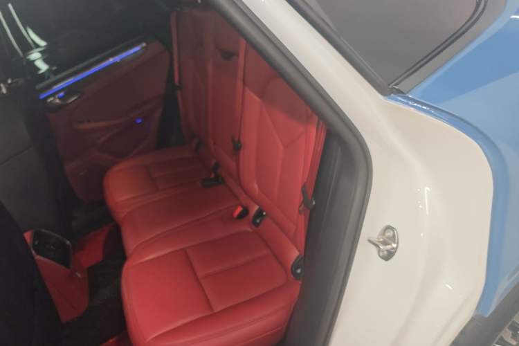 Used Porsche Macan 2022 Macan 2.0T Left Rear Seat