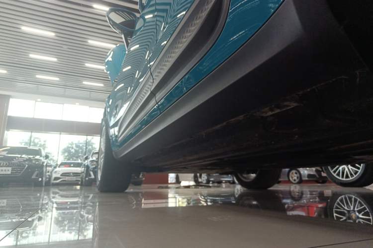 Used Porsche Macan 2022 Macan 2.0T Left Side Sill