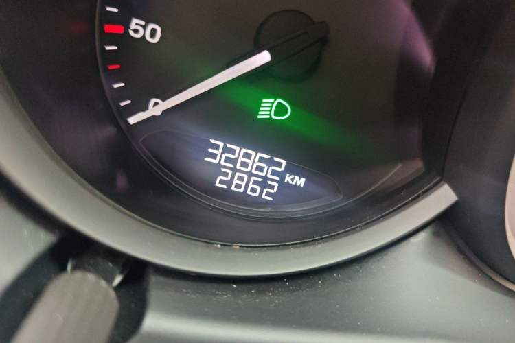 Used Porsche Macan 2022 Macan S 2.9T Odometer Close Up