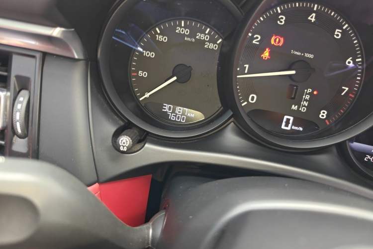Used Porsche Macan 2022 Macan 2.0T Odometer Close Up