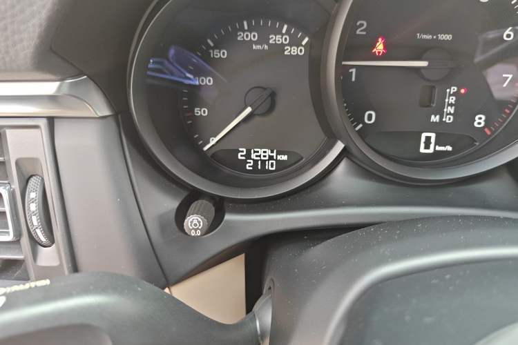 Used Porsche Macan 2022 Macan 2.0T Odometer Close Up