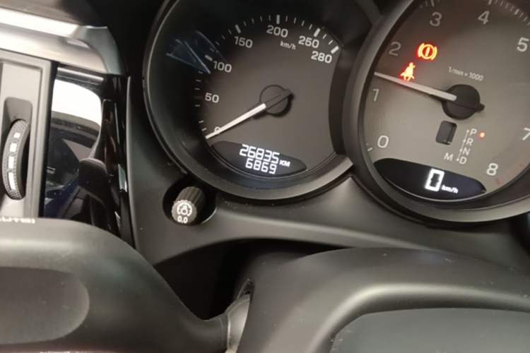 Used Porsche Macan 2022 Macan S 2.9T Odometer Close Up