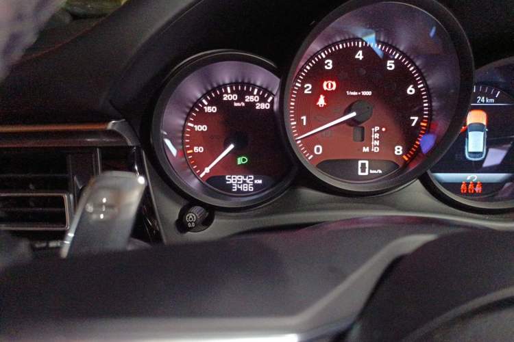 Used Porsche Macan 2022 Macan S 2.9T Odometer Close Up
