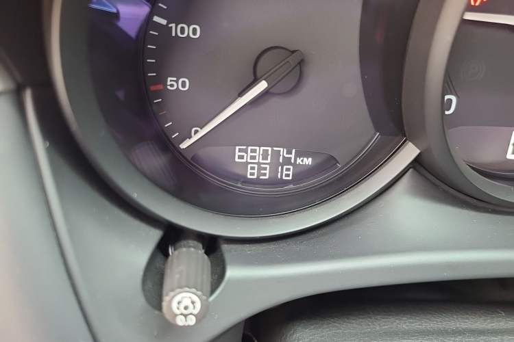 Used Porsche Macan 2022 Macan 2.0T Odometer Close Up