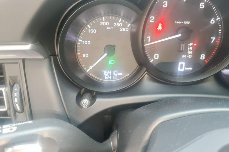 Used Porsche Macan 2022 Macan 2.0T Odometer Close Up
