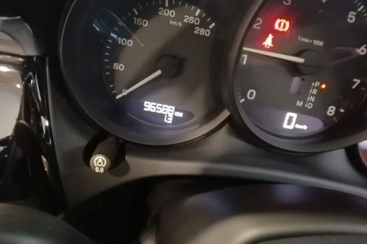 Used Porsche Macan 2022 Macan 2.0T Odometer Close Up