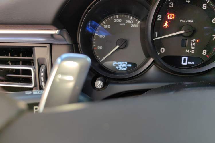 Used Porsche Macan 2022 Macan T 2.0T Odometer Close Up