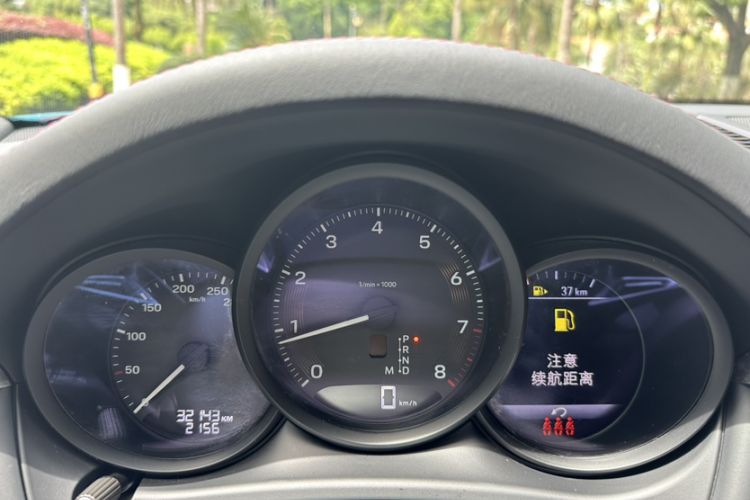 Used Porsche Macan 2022 Macan 2.0T Odometer Close Up