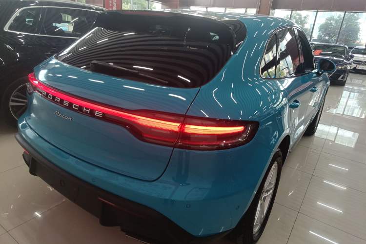 Used Porsche Macan 2022 Macan 2.0T Rear Right 45 Deg