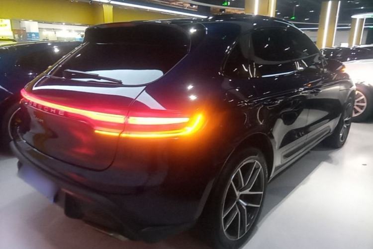 Used Porsche Macan 2022 Macan 2.0T Rear Right 45 Deg