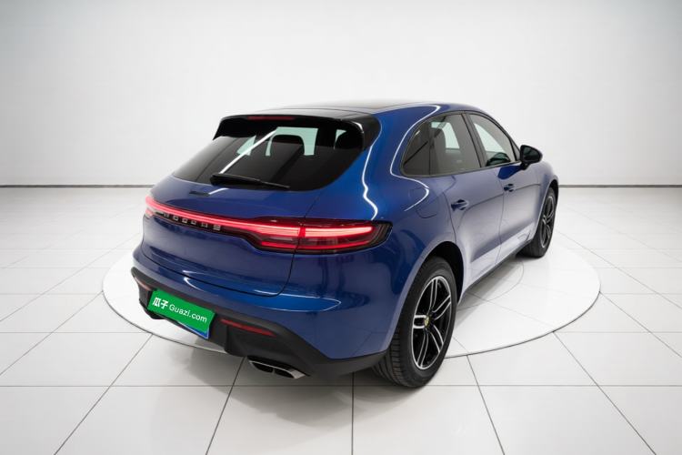 Used Porsche Macan 2022 Macan 2.0T Rear Right 45 Deg