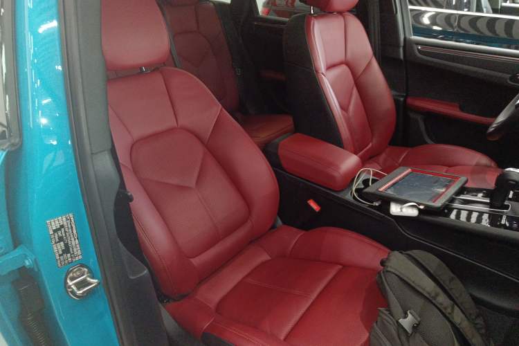 Used Porsche Macan 2022 Macan 2.0T Right Front Seat