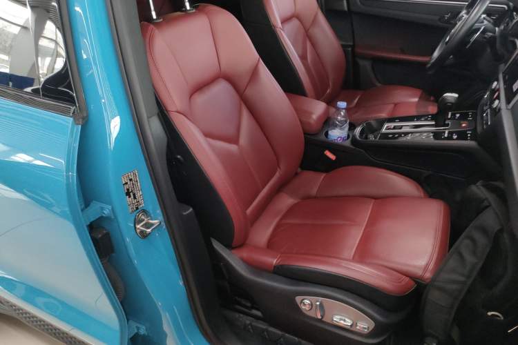 Used Porsche Macan 2022 Macan 2.0T Right Front Seat