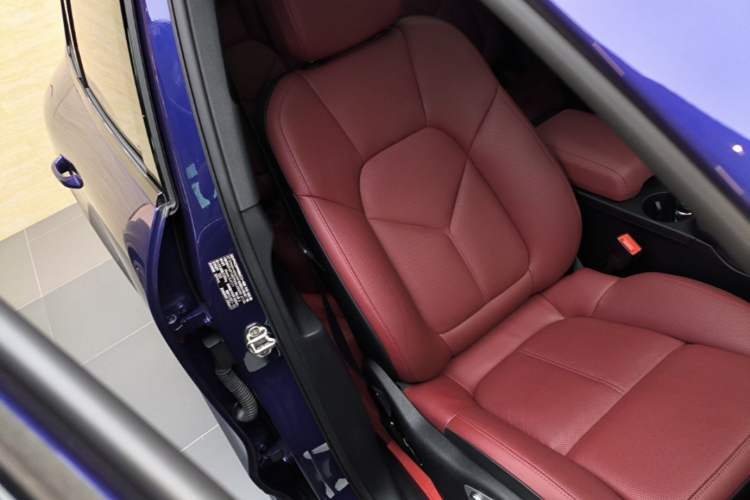 Used Porsche Macan 2022 Macan S 2.9T Right Front Seat