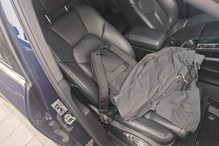 Used Porsche Macan 2022 Macan 2.0T Right Front Seat