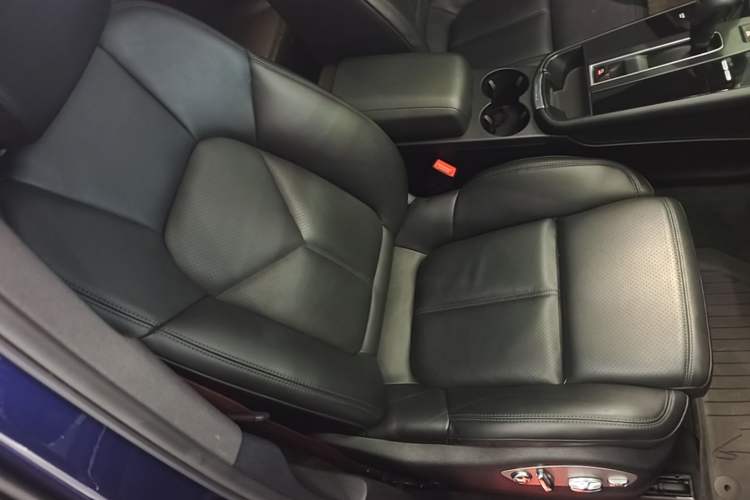 Used Porsche Macan 2022 Macan 2.0T Right Front Seat