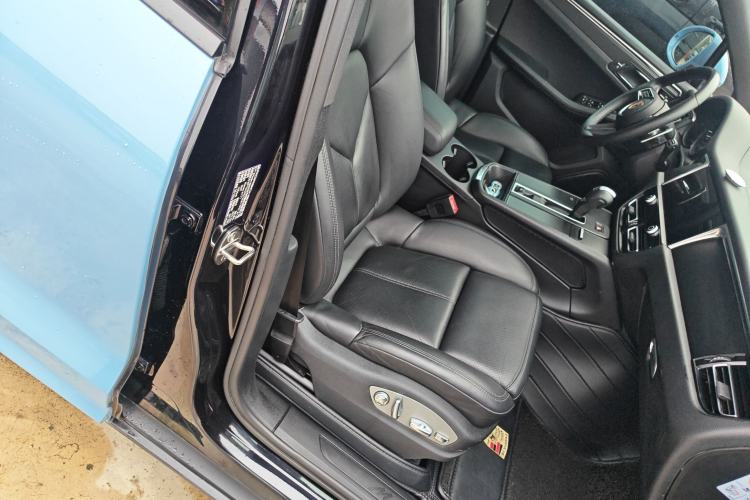 Used Porsche Macan 2022 Macan 2.0T Right Front Seat