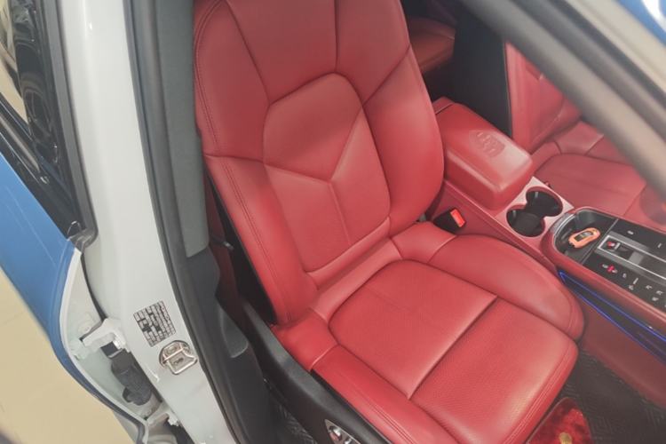 Used Porsche Macan 2022 Macan 2.0T Right Front Seat