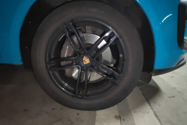 Used Porsche Macan 2022 Macan 2.0T Right Front Wheel Hub