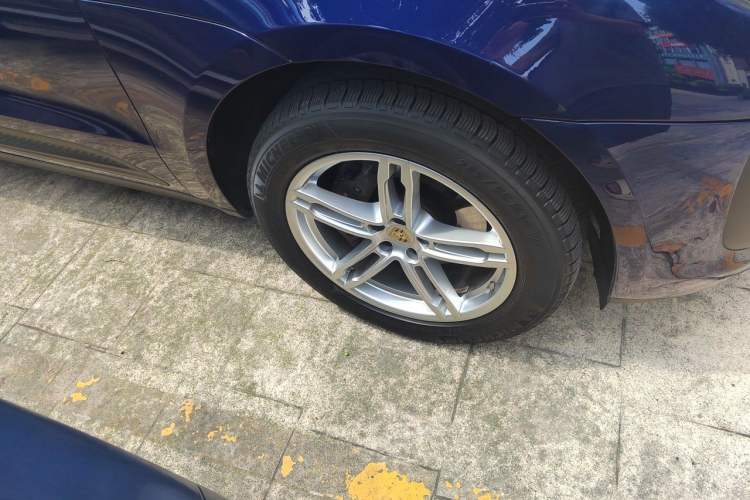Used Porsche Macan 2022 Macan 2.0T Right Front Wheel Hub
