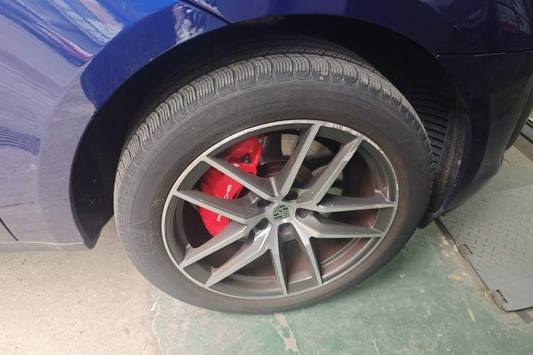 Used Porsche Macan 2022 Macan S 2.9T Right Front Wheel Hub