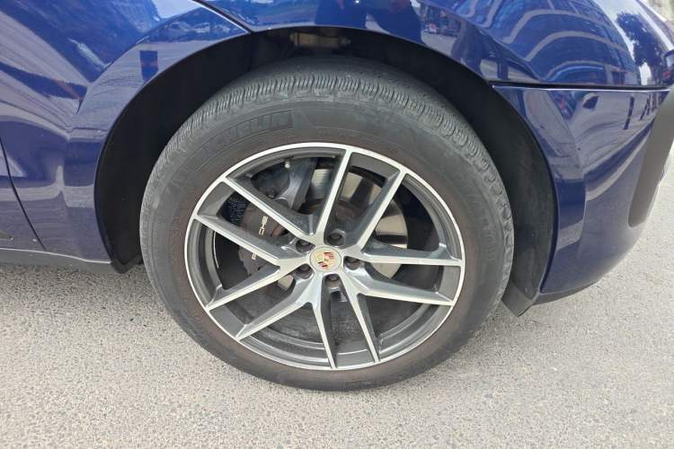 Used Porsche Macan 2022 Macan 2.0T Right Front Wheel Hub