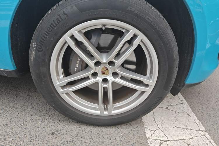 Used Porsche Macan 2022 Macan 2.0T Right Front Wheel Hub