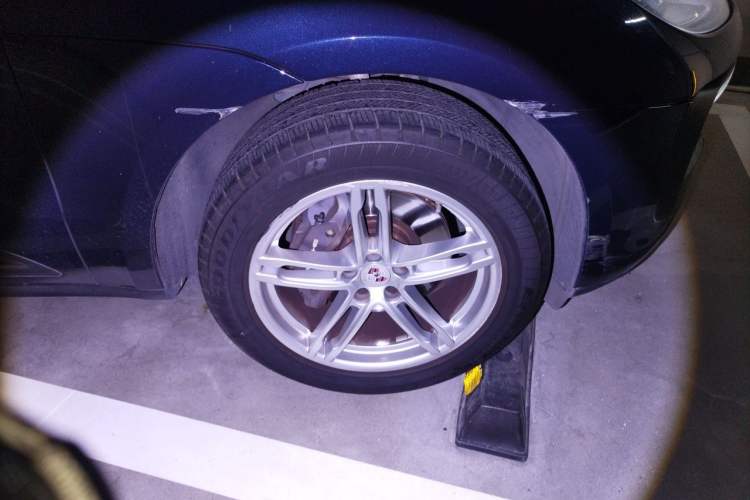 Used Porsche Macan 2022 Macan 2.0T Right Front Wheel Hub