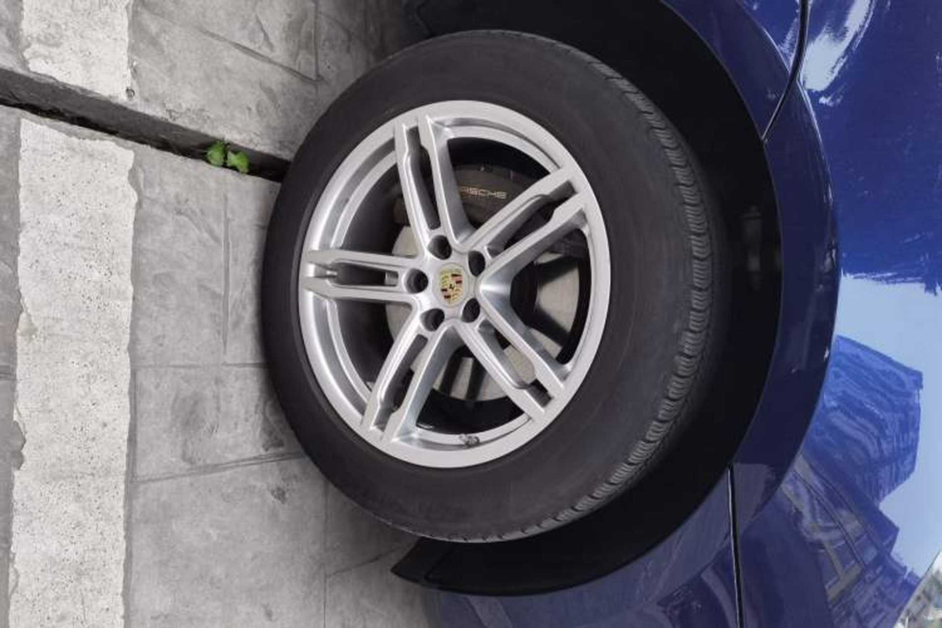 Used Porsche Macan 2022 Macan 2.0T Right Front Wheel Hub