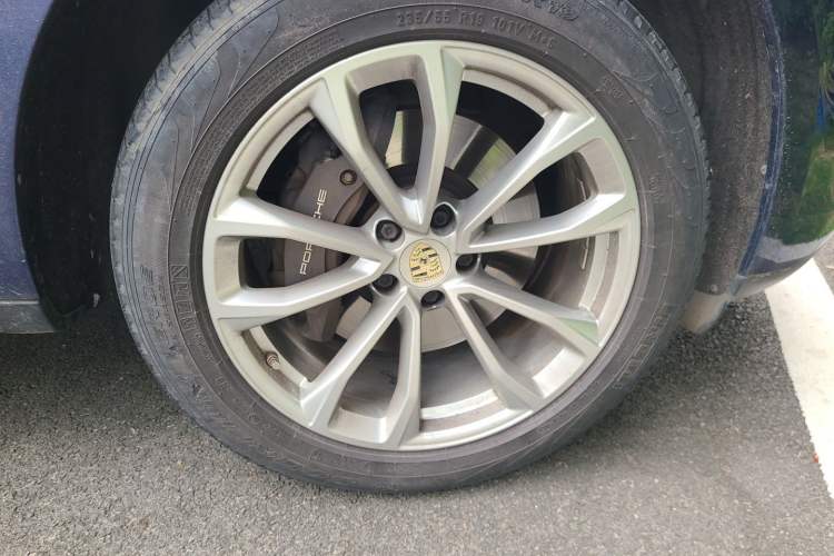 Used Porsche Macan 2022 Macan 2.0T Right Front Wheel Hub