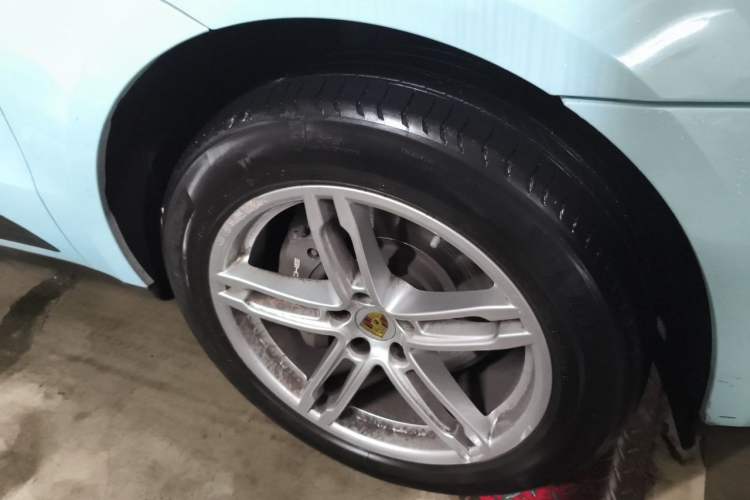Used Porsche Macan 2022 Macan 2.0T Right Front Wheel Hub