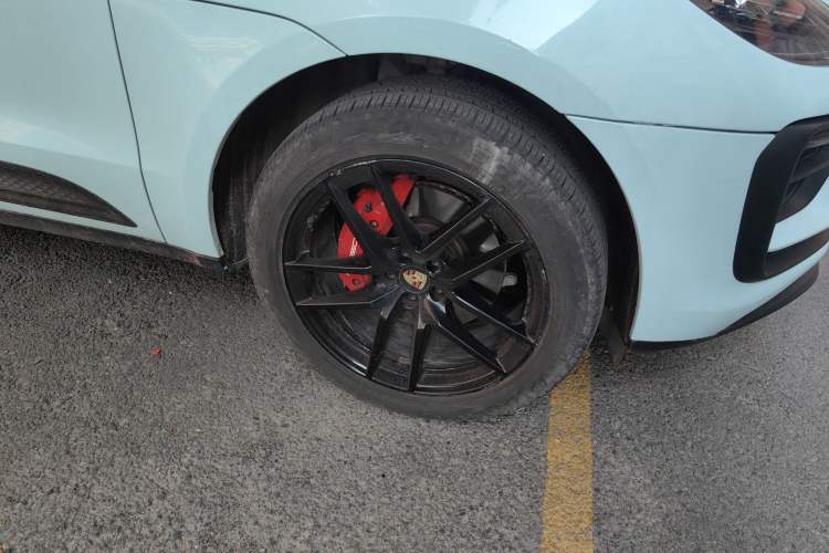 Used Porsche Macan 2022 Macan T 2.0T Right Front Wheel Hub