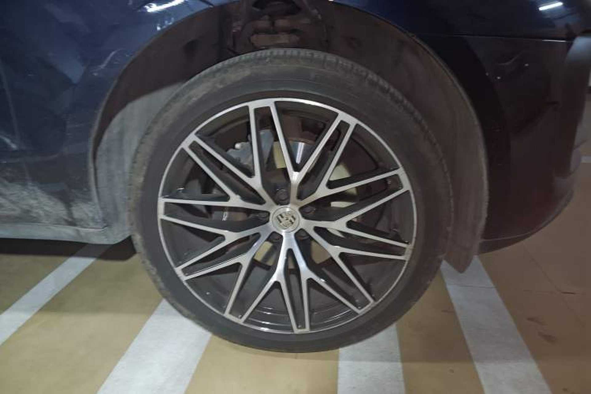 Used Porsche Macan 2022 Macan 2.0T Right Front Wheel Hub
