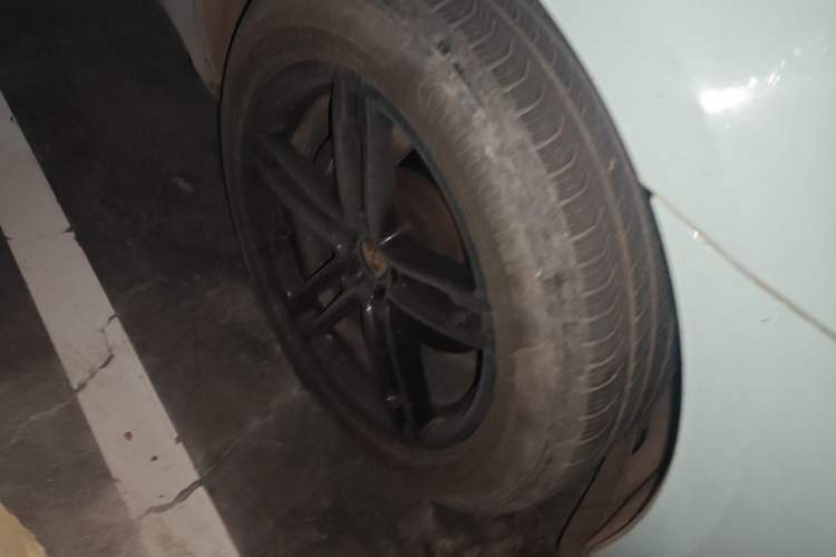 Used Porsche Macan 2022 Macan 2.0T Right Front Wheel Hub
