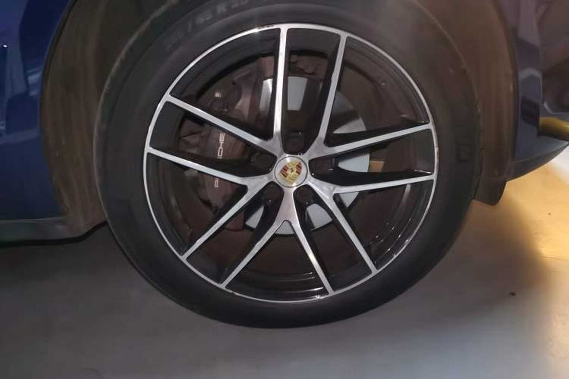 Used Porsche Macan 2022 Macan 2.0T Right Front Wheel Hub