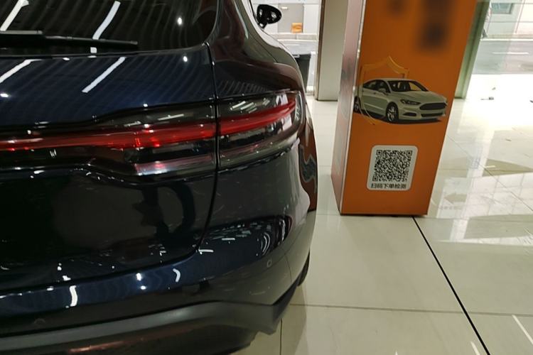 Used Porsche Macan 2022 Macan 2.0T Right Rear Taillight