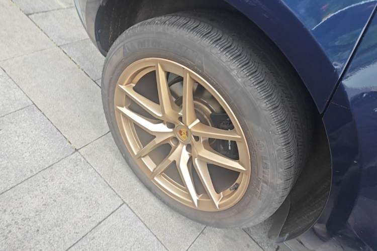 Used Porsche Macan 2022 Macan 2.0T Right Rear Wheel Hub