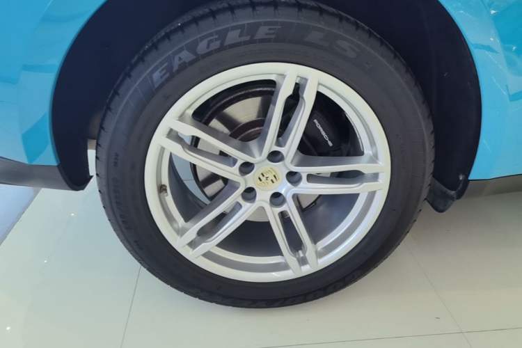 Used Porsche Macan 2022 Macan 2.0T Right Rear Wheel Hub