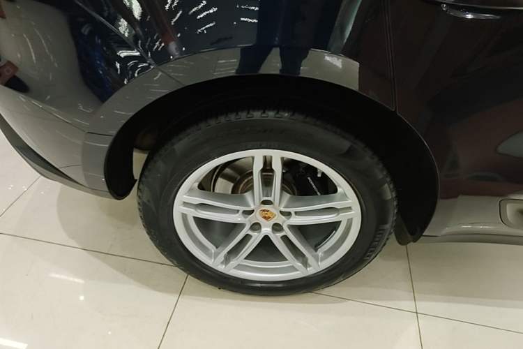 Used Porsche Macan 2022 Macan 2.0T Right Rear Wheel Hub