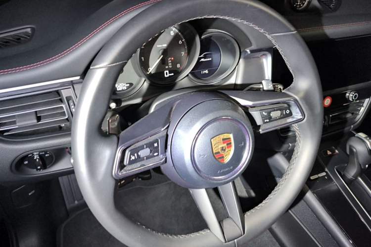 Used Porsche Macan 2022 Macan 2.0T Steering Wheel