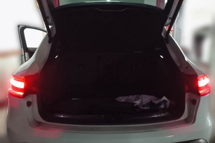 Used Porsche Macan 2022 Macan 2.0T Trunk